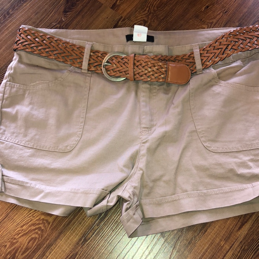 Button Side Shorts with Belt
